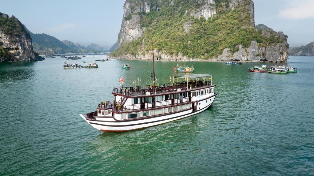 Garden Legend Cruise – Ha Long Bay